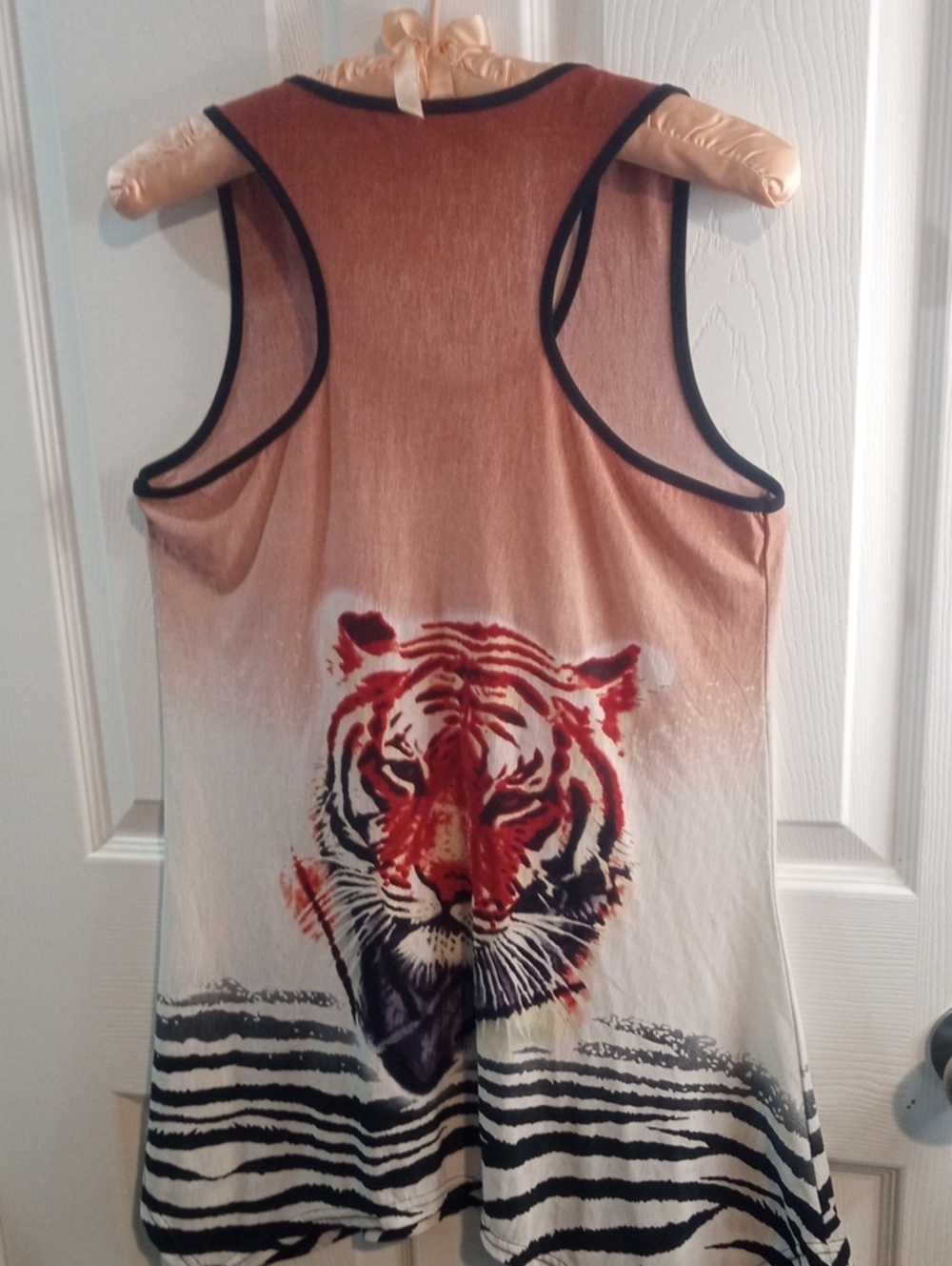 RHINESTONE TINGER PRINT SILK TANK - Picture 5 of 6